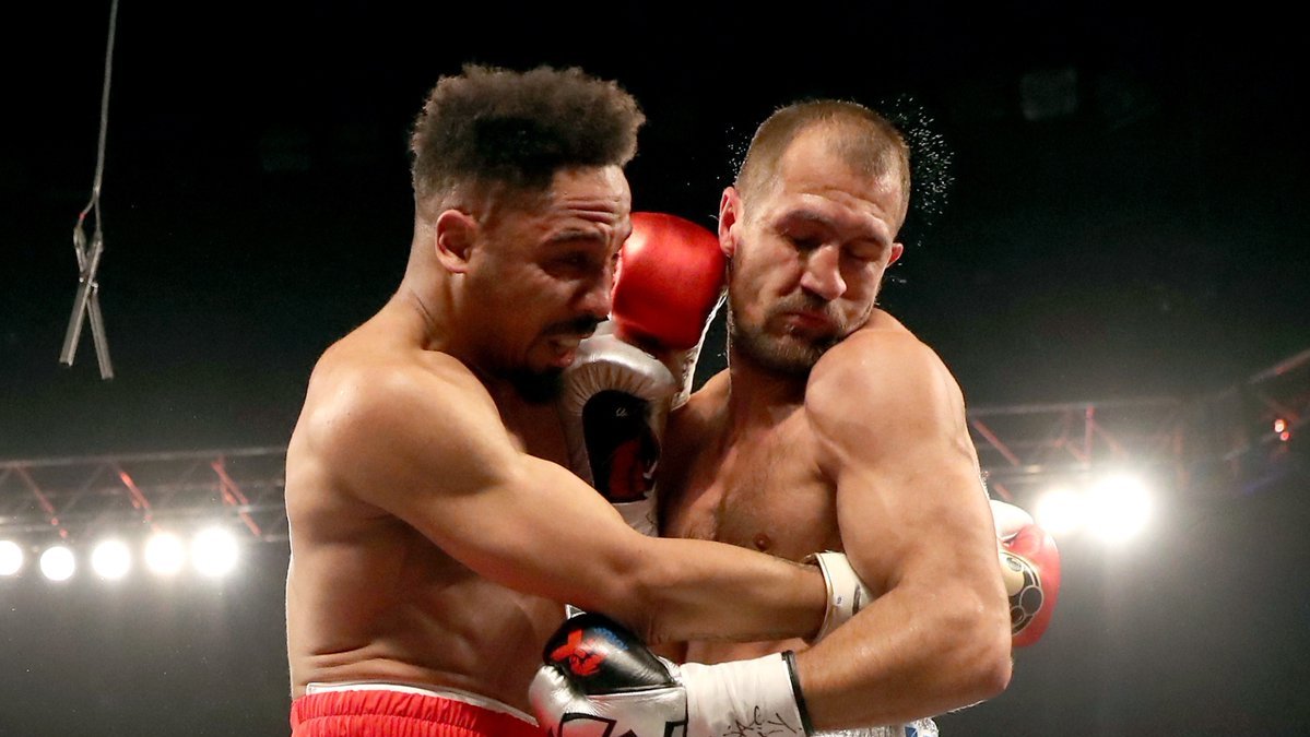 Американец защитил титулы по версиям WBA Super, IBF и WBO Американец защитил титулы по версиям WBA Super, IBF и WBO