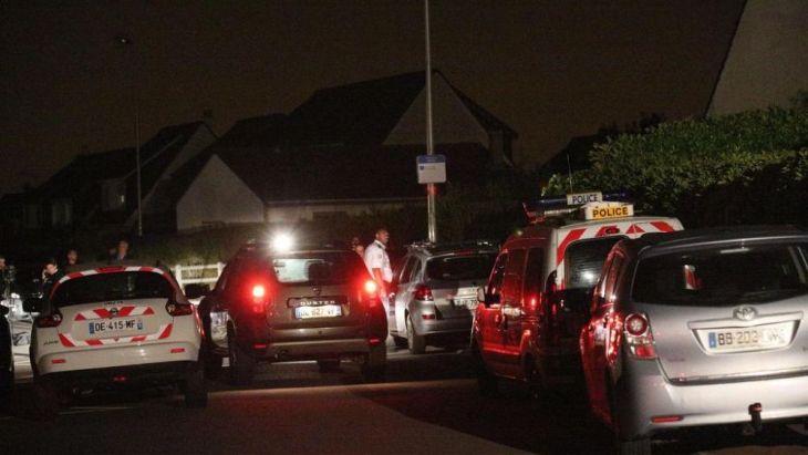 Под Парижем убили полицейского и его жену Под Парижем убили полицейского и его жену