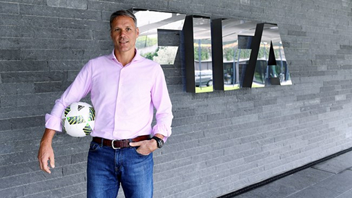 Ван Бастен назначен главой отдела по техническому развитию ФИФА