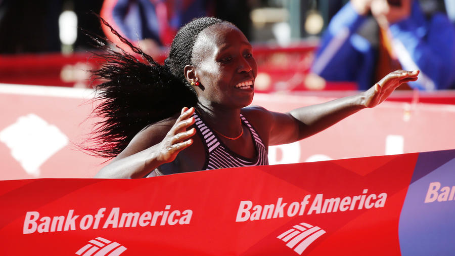 Кенийцы Кируи и Киплагат выиграли традиционный Чикагский марафон