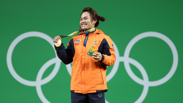 Тяжелоатлетка из Таиланда стала олимпийской чемпионкой в категории до 58 кг