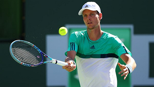 Бердых вышел в четвертьфинал теннисного турнира серии "Мастерс" в Майами