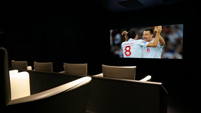 Футбол в кинотеатре