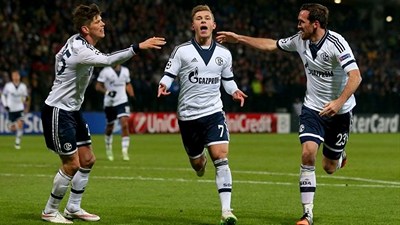 «Шальке» в последний момент опередил «Спортинг» «Шальке» в последний момент опередил «Спортинг»