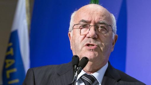 Глава FIGC Карло Тавеккио Глава FIGC Карло Тавеккио