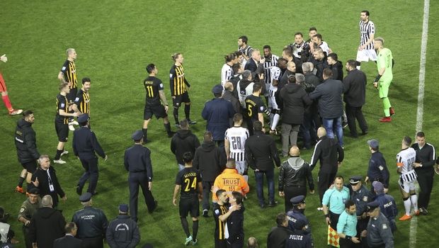 АЕК подаст жалобу на инцидент с владельцем ПАОК Саввиди в ФИФА и УЕФА АЕК подаст жалобу на инцидент с владельцем ПАОК Саввиди в ФИФА и УЕФА