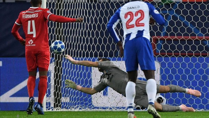 «Локо» не забил пенальти и пропустил два гола от «Порту» в первом тайме