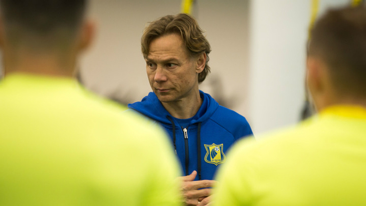 Валерий Карпин