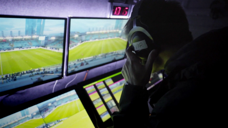 Арбитр воспользовался помощью VAR Арбитр воспользовался помощью VAR
