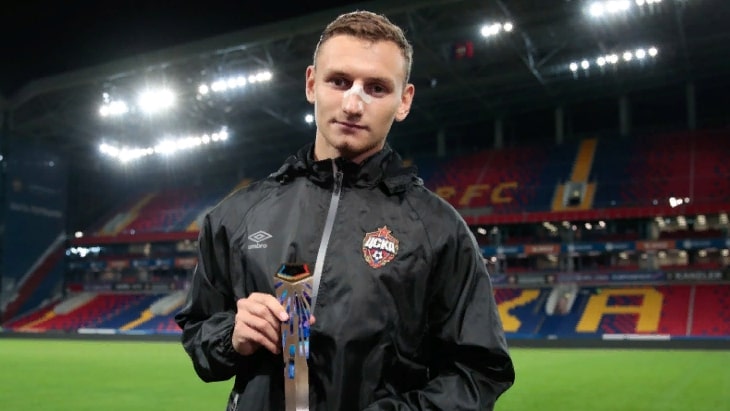 Федор Чалов с наградой лучшего игрока РПЛ сезона 2018/2019 Федор Чалов с наградой лучшего игрока РПЛ сезона 2018/2019