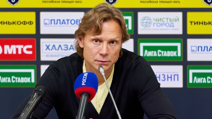 Валерий Карпин смотрел матч по телевизору