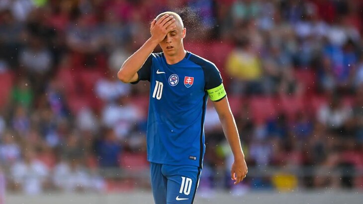 Словакия пропустила пять мячей от Франции на старте домашнего юношеского Евро-2022