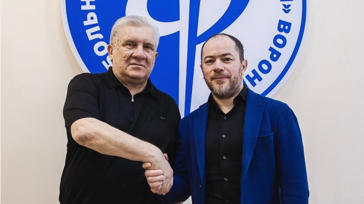 Сергей Ташуев после подписания контракта с «Факелом» Сергей Ташуев после подписания контракта с «Факелом»
