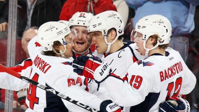 Александр Овечкин с партнерами по команде Александр Овечкин с партнерами по команде