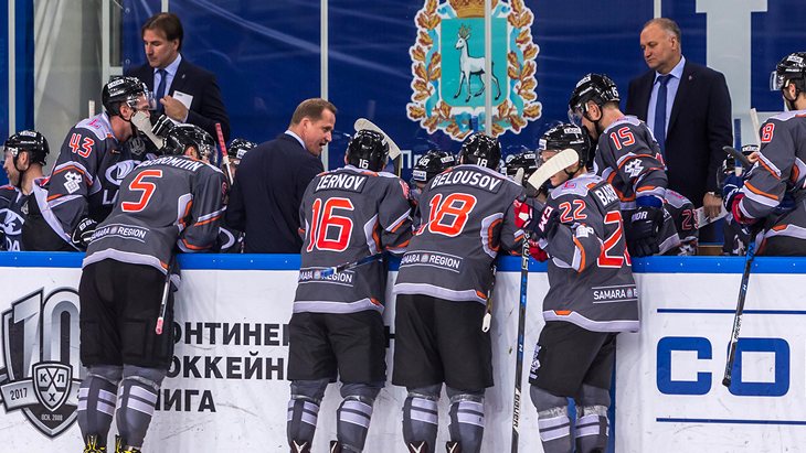 Хоккеисты «Лады»
