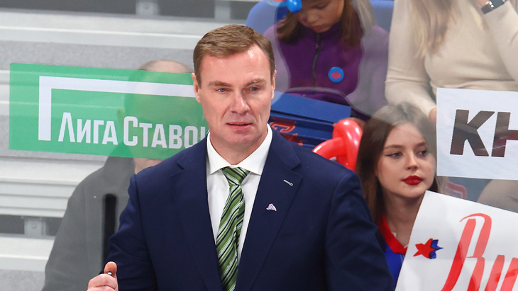Виктор Козлов — главный тренер «Салавата Юлаева» Виктор Козлов — главный тренер «Салавата Юлаева»