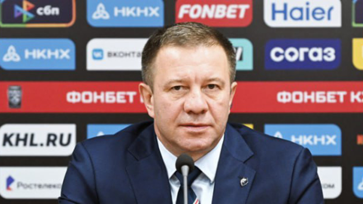 Олег Леонтьев — главный тренер «Нефтехимика» Олег Леонтьев — главный тренер «Нефтехимика»