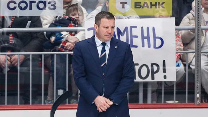 Олег Леонтьев — главный тренер «Нефтехимика» Олег Леонтьев — главный тренер «Нефтехимика»