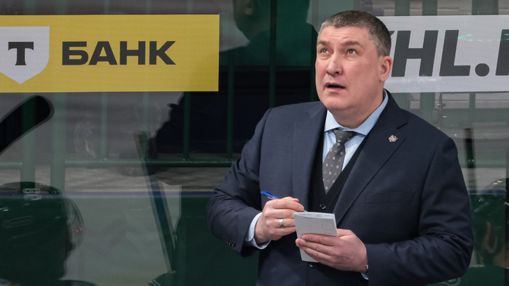 Анвар Гатиятулин — главный тренер «Ак Барса» Анвар Гатиятулин — главный тренер «Ак Барса»