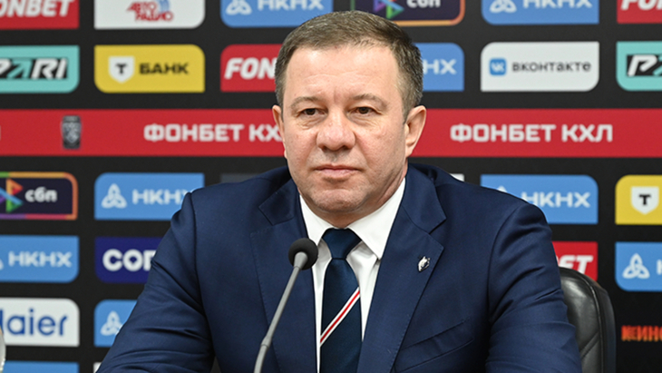 Олег Леонтьев — главный тренер «Нефтехимика» Олег Леонтьев — главный тренер «Нефтехимика»