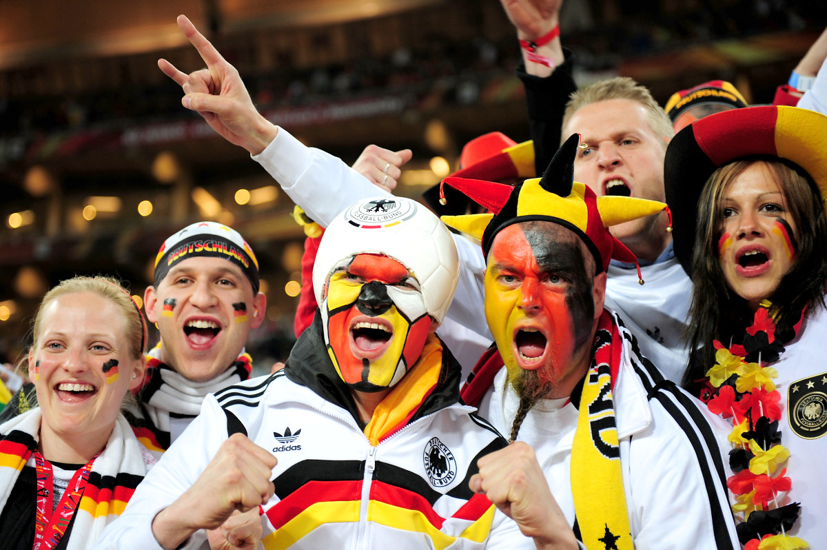 Германия мен. Болельщики Германии. Болельщики сборной Германии. Футбол в Германии. Футбольные фанаты Германии.