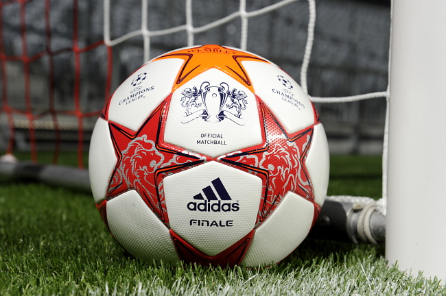 Мяч adidas лига Европы 2012