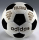 Telstar Mexico. 1970: официальный мяч, состоящий из 32-х панелей, с новым полиуретановым покрытием Durlast, которое позволило усилить водонепроницаемость кожаного мяча