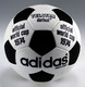 Telstar. 1974: мяч adidas Telstar обработанный улучшенным покрытием Durlast, еще более устойчив к воде