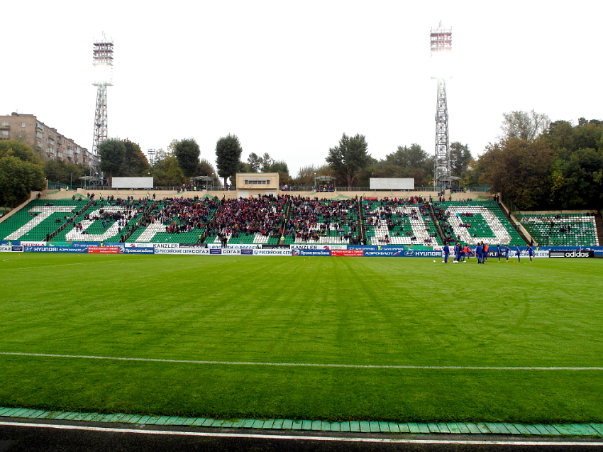 Футбол западная трибуна. Стадион Эдуарда Стрельцова. Стадион Стрельцова фото. Памятник Стрельцову на стадионе Торпедо фото. ЦСКА играл на стадионе имени Эдуарда Стрельцова