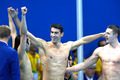 Золото американцев в мужской и женской эстафетах 4x100