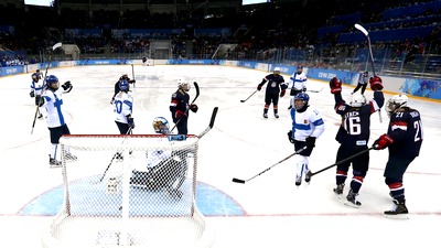 Американки обыграли финок на хоккейном турнире в Сочи