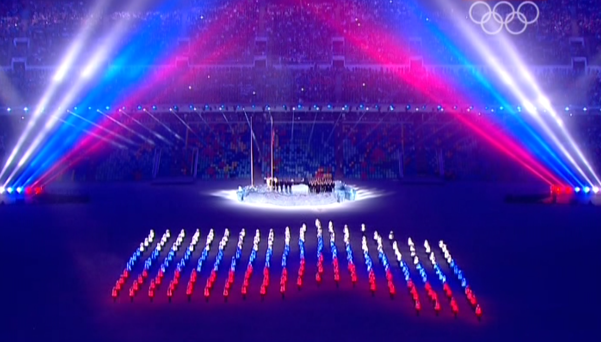 Гимн на открытии игр будущего. Гимн на открытии игр будущего. Гимн на открытии игр будущего. Поднятие флага на олимпийских играх. Флаг россии на олимпиаде в сочи.